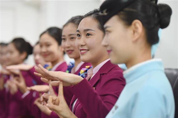 备战2017春运 空姐手把手教高姐服务礼仪 网站设计